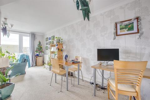 2 bedroom apartment for sale, Amersham Hill, High Wycombe HP13