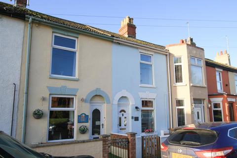 2 bedroom terraced house to rent, Pavilion Road, Gorleston