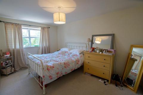 2 bedroom apartment to rent, Stride Close, Chichester