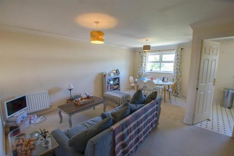 2 bedroom apartment to rent, Stride Close, Chichester