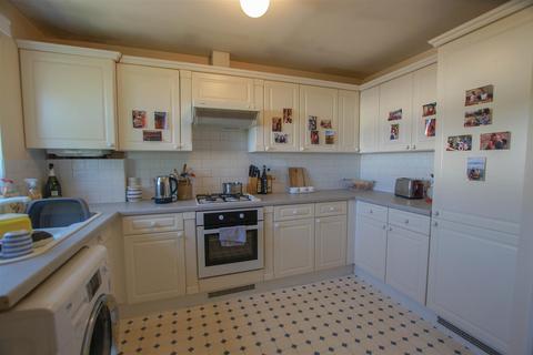 2 bedroom apartment to rent, Stride Close, Chichester