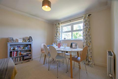 2 bedroom apartment to rent, Stride Close, Chichester