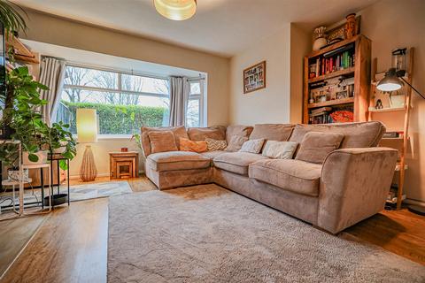 2 bedroom flat for sale, Old Dean, Bovingdon, HP3