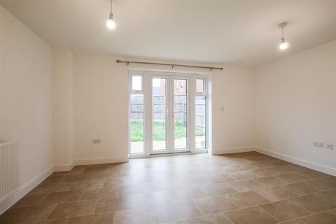 4 bedroom link detached house to rent, Pathfinder Way, Cambridge CB24