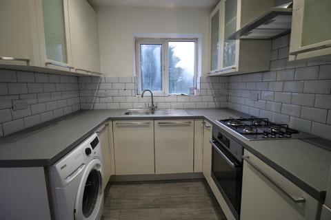 3 bedroom semi-detached house to rent, High Wycombe HP12