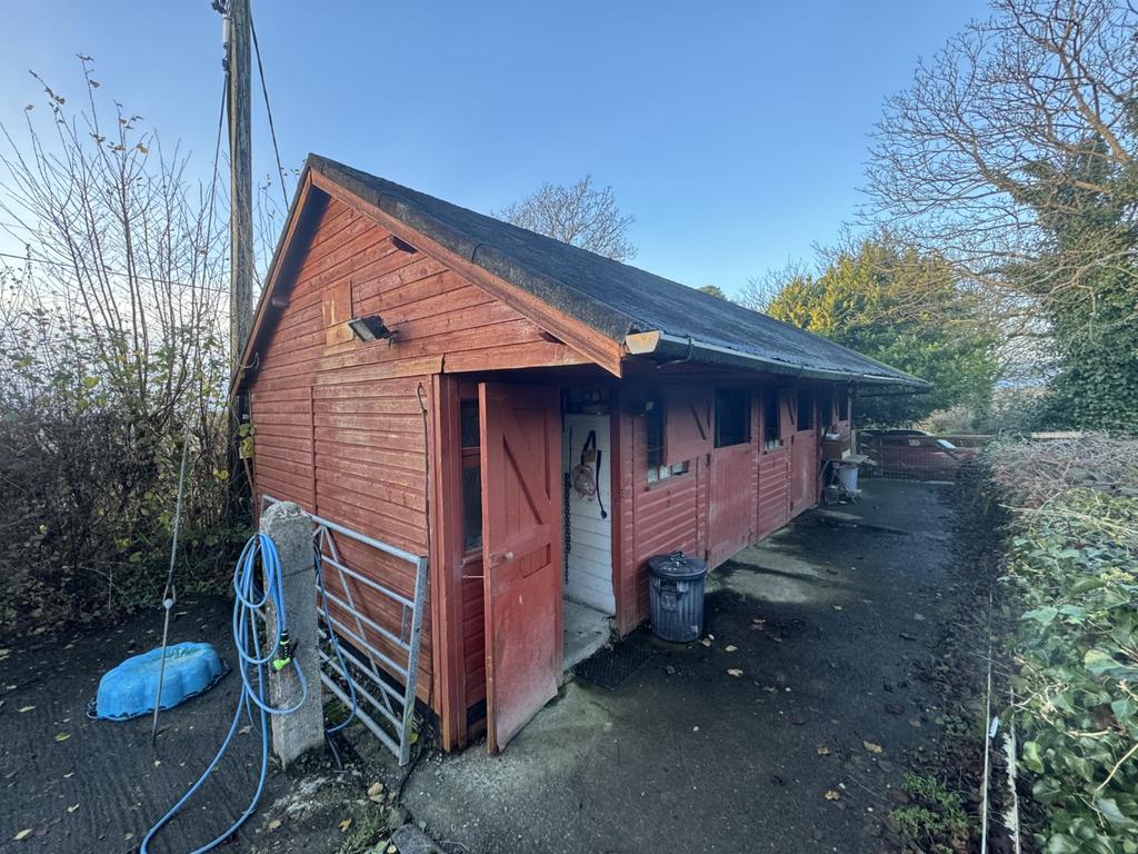 Lower Stable Block