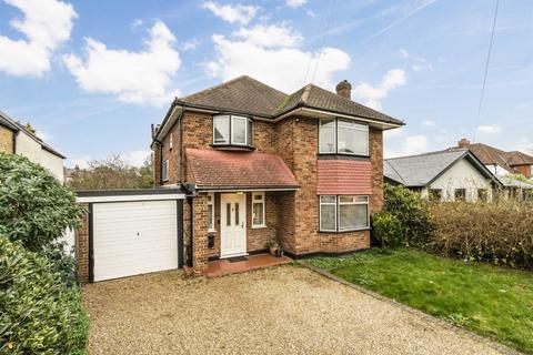 3 bedroom detached house to rent, Beauchamp Road, West Molesey KT8