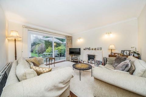 3 bedroom detached house to rent, Beauchamp Road, West Molesey KT8