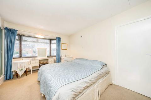 3 bedroom detached house to rent, Beauchamp Road, West Molesey KT8