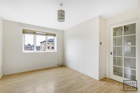 1 bedroom flat to rent, Streamside Close, London N9