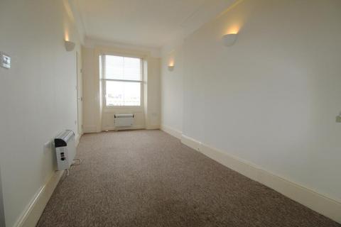 1 bedroom flat to rent, Adelaide Crescent, Hove