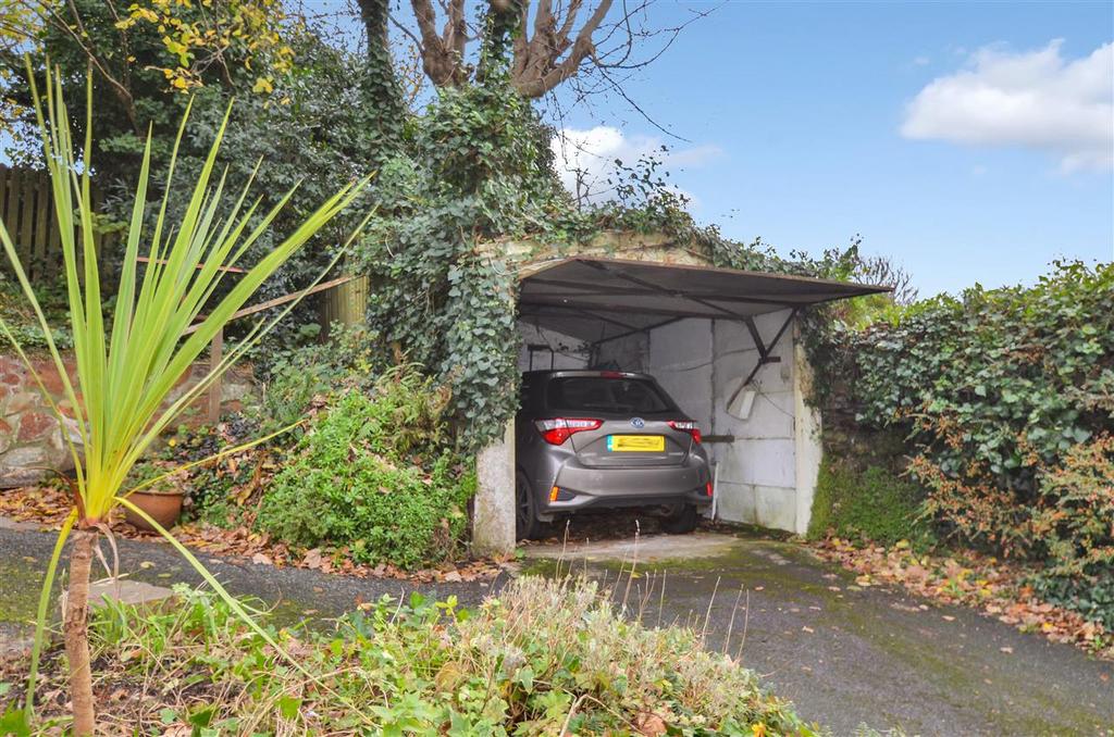 Detached garage