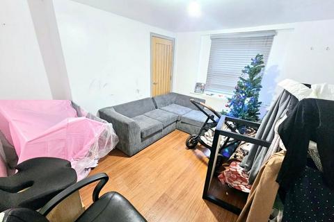 3 bedroom flat for sale, Edwin Street, Gravesend, Kent, DA12 1EH