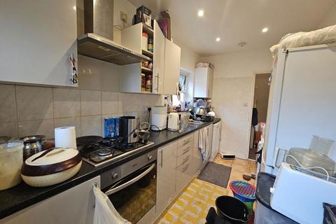 3 bedroom flat for sale, Edwin Street, Gravesend, Kent, DA12 1EH