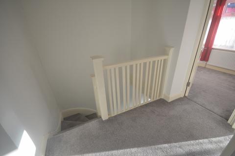 3 bedroom terraced house to rent, Otley drive, IG2 6SN