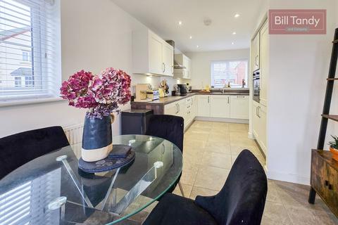 1 Violet Walk, Fradley, Lichfield, WS13 8TU