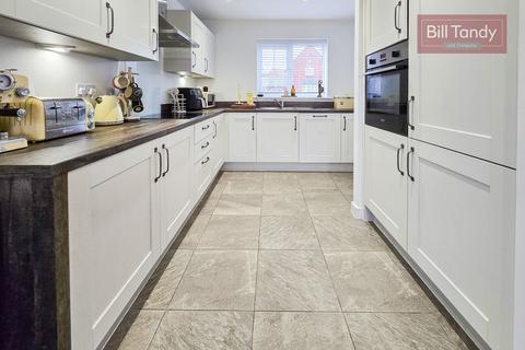 1 Violet Walk, Fradley, Lichfield, WS13 8TU