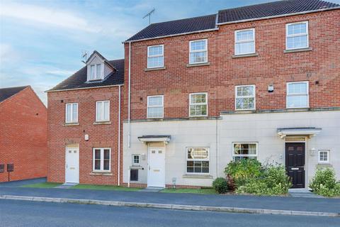 4 bedroom terraced house to rent, Crossland Road, Bestwood NG5