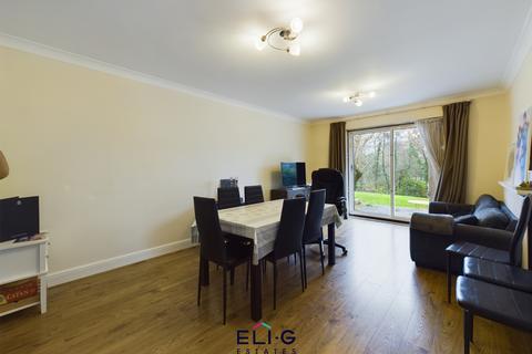 2 bedroom flat to rent, Riverside Gardens Lodge, Green Walk, NW4