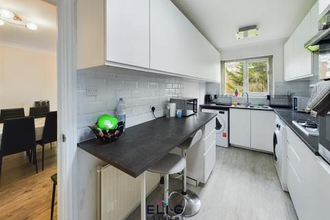 2 bedroom flat to rent, Riverside Gardens Lodge, Green Walk, NW4