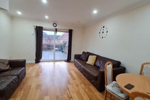 2 bedroom terraced house to rent, Aspen Grove, Pinner HA5