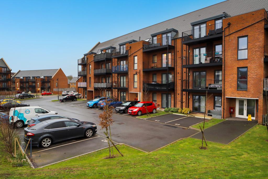 Rochester ME2 2 bed apartment - £255,000