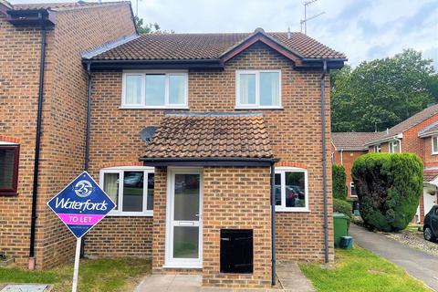 2 bedroom end of terrace house to rent, Webb Close, Surrey GU19