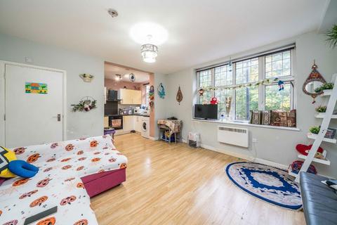 1 bedroom flat for sale, Spur Road, Isleworth TW7