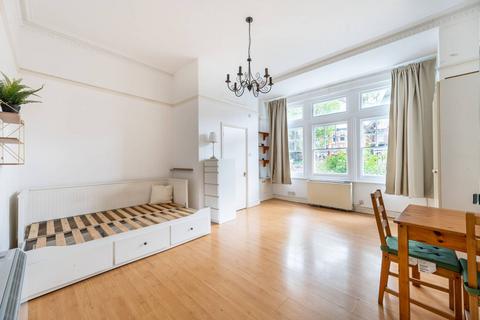 Studio to rent, Dartmouth Road, Mapesbury Estate, London, NW2