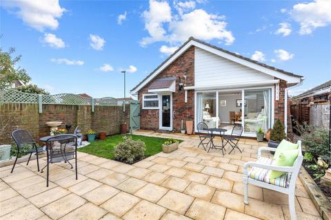 2 bedroom bungalow to rent, Vermont Drive, East Preston, Littlehampton, West Sussex, BN16