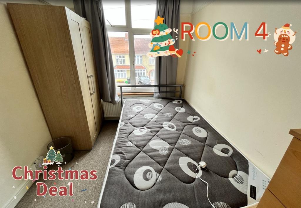 A bright and inviting double bedroom with good ...