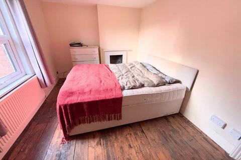 3 bedroom end of terrace house for sale, High Street, Hardingstone, Northampton NN4