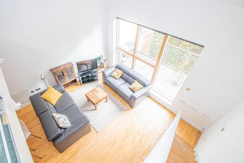 1 bedroom penthouse to rent, Featherstone Street, London, EC1Y