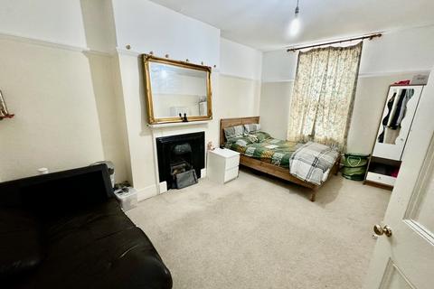 3 bedroom apartment to rent, Station Road, Harrow HA1