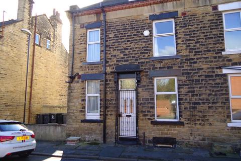 2 bedroom end of terrace house to rent, Hough Terrace, Leeds LS13