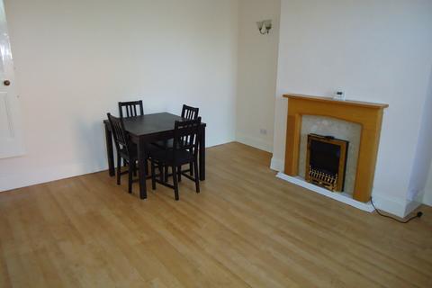 2 bedroom end of terrace house to rent, Hough Terrace, Leeds LS13