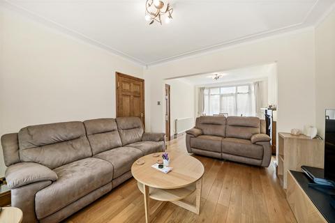 5 bedroom semi-detached house to rent, Whitton Drive, Greenford