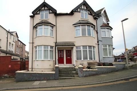 3 bedroom end of terrace house to rent, Gynn Avenue, Blackpool FY1