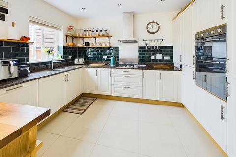 14 Abbott Close, Ottery St Mary, EX11 1FH