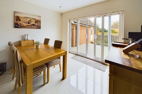 14 Abbott Close, Ottery St Mary, EX11 1FH