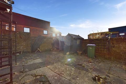 82 Warren Close, Folkestone, CT19 6QL
