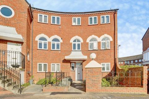 1 bedroom flat for sale, Duckmill Crescent, Bedford MK42
