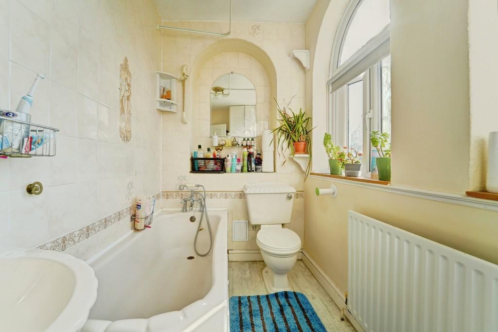 Bathroomshot2
