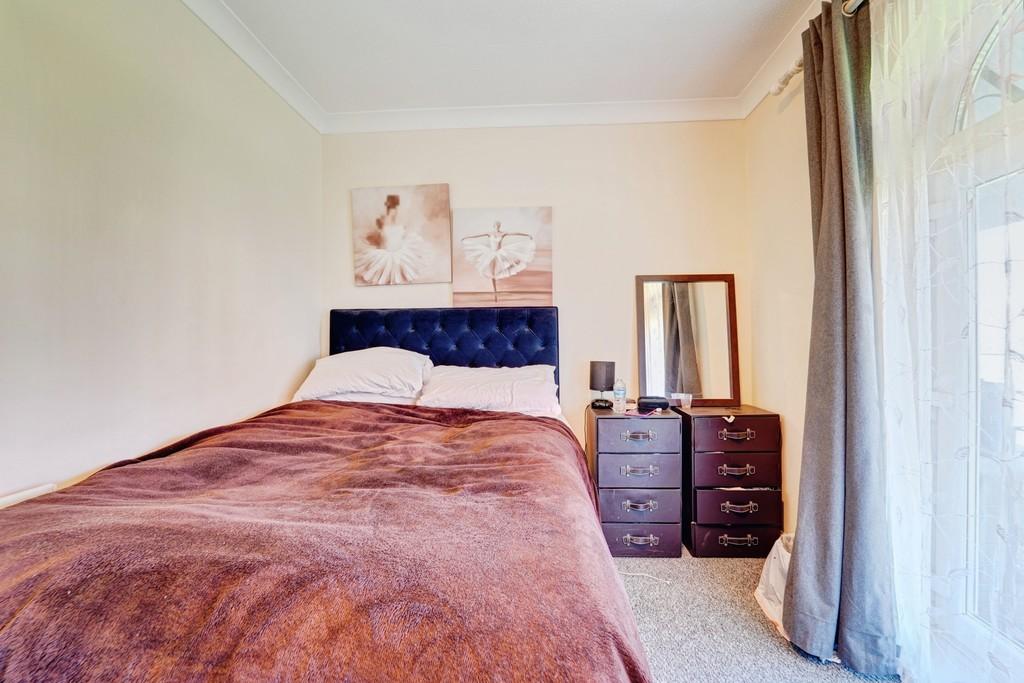 Bedroomshot2