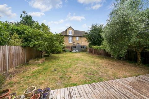 5 Sandy Lane, Richmond, TW10 7EW