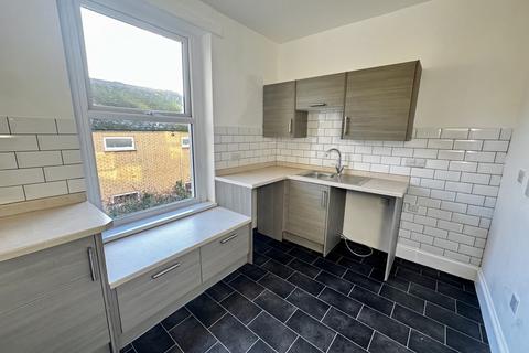 4 bedroom maisonette to rent, Greenclose Road, Ilfracombe