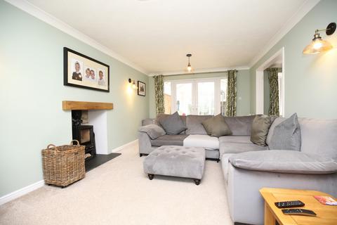 4 bedroom detached house for sale, Elm Way, Hartshill