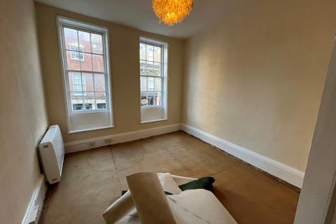 3 bedroom flat to rent, Berkeley Street, Gloucester