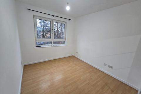 2 bedroom flat to rent, London Road, Bridgeton, Glasgow, G40