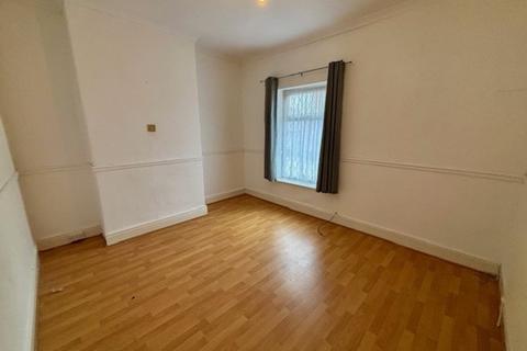 2 bedroom terraced house to rent, Hale Road, Widnes